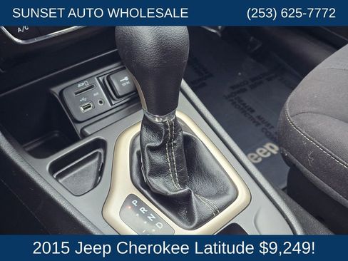 Used 2015 Jeep Cherokee Latitude w/ Comfort/Convenience Group image 36