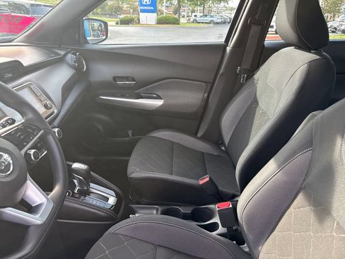 Used 2018 Nissan Kicks SV FWD image 13
