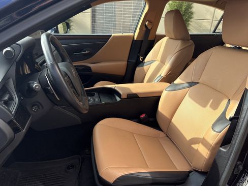 Certified 2025 Lexus ES 350 w/ Premium Package image 16