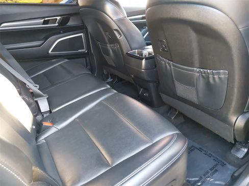 Certified 2022 Kia Telluride LX image 11