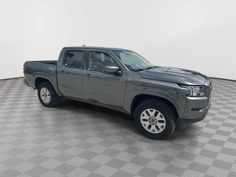 Used 2023 Nissan Frontier SV AWD/4WD image 3