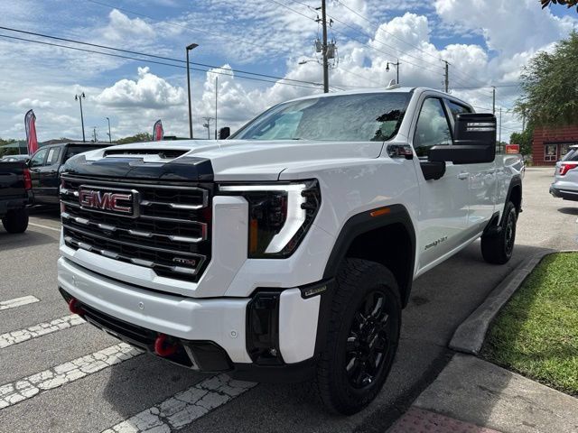 Used 2025 GMC Sierra 2500 AT4 AWD/4WD image 4