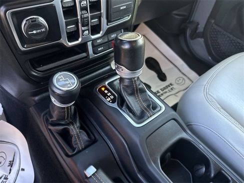 Used 2022 Jeep Gladiator Overland image 19