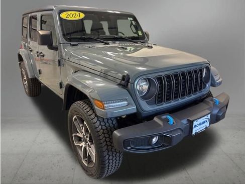 Used 2024 Jeep Wrangler Unlimited w/ Convenience Group AWD/4WD image 8