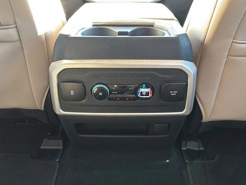Used 2024 Ford Expedition Limited image 42