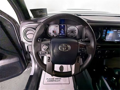 Used 2018 Toyota Tacoma TRD Sport w/ Technology Package image 11