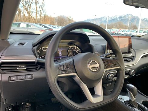 Used 2025 Nissan Altima 2.5 SV image 33