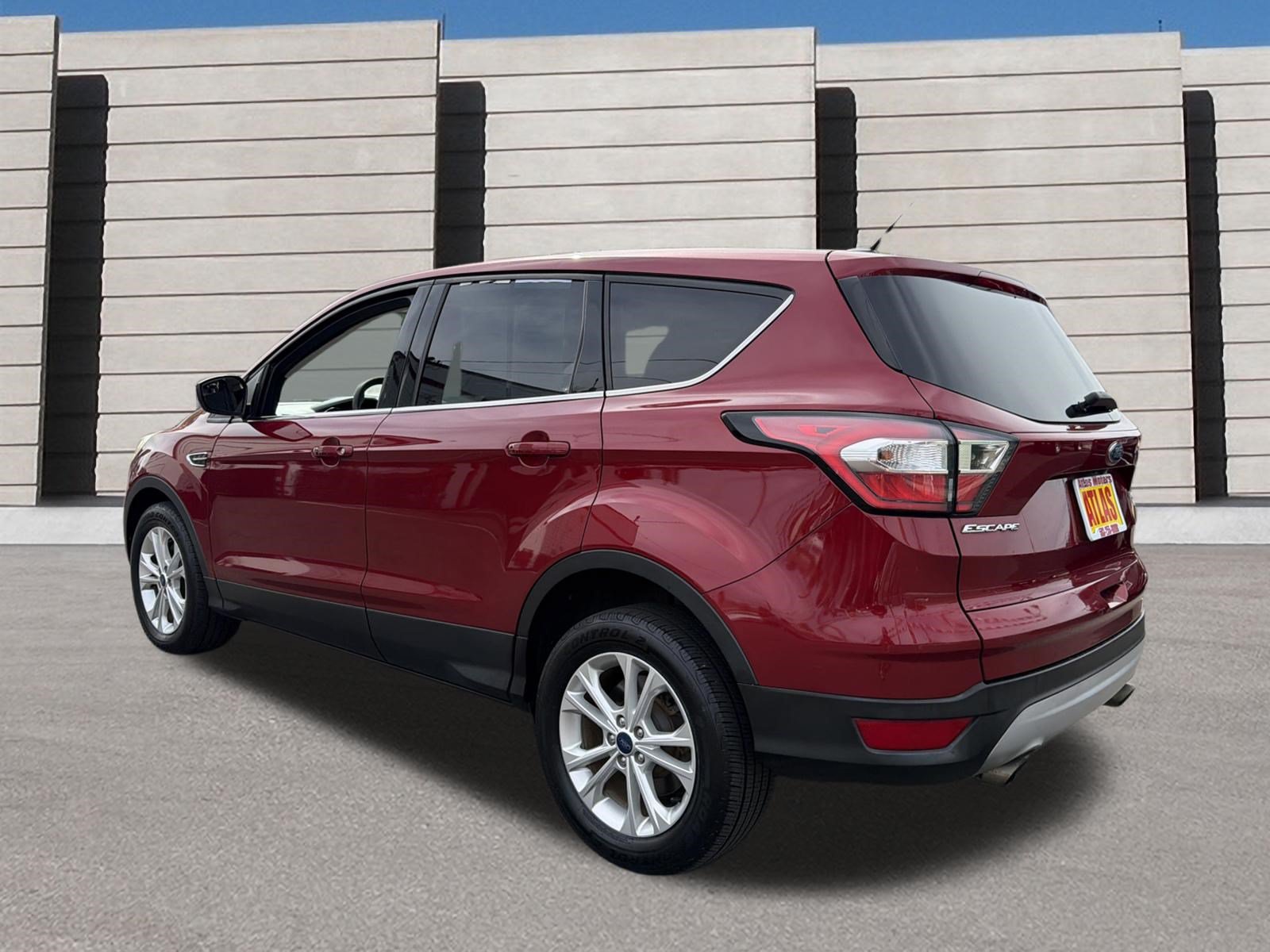 Used 2017 Ford Escape SE AWD/4WD image 3