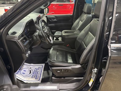 Used 2023 GMC Yukon SLT w/ SLT Luxury Package image 13