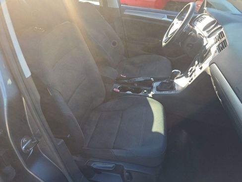 Used 2016 Volkswagen Golf S image 23