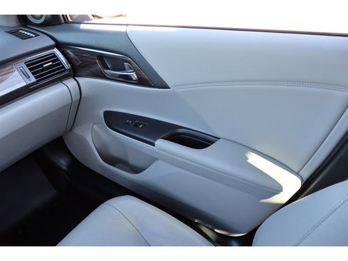 Used 2016 Honda Accord Touring image 19