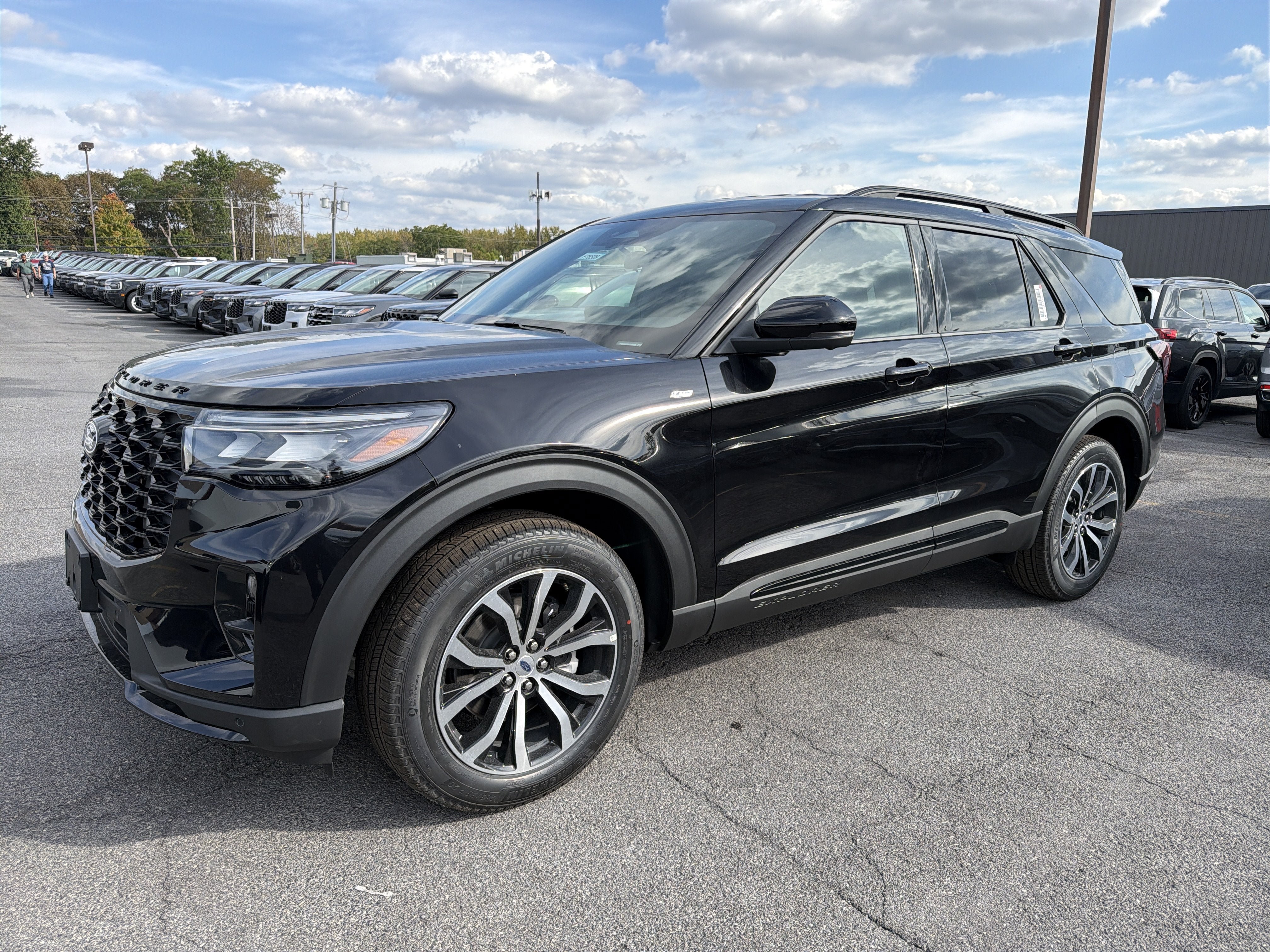 New 2027 Ford Explorer ST-Line AWD/4WD image 4