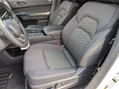 Used 2026 Nissan Pathfinder SV w/ SV Premium Package FWD image 14