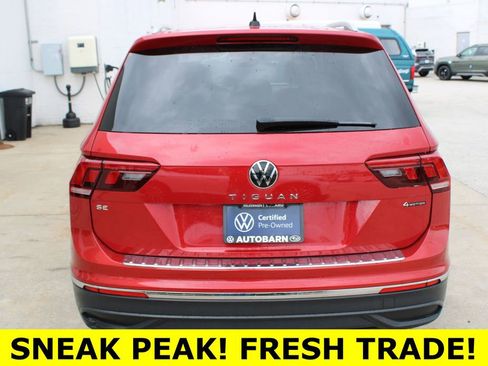 Certified 2022 Volkswagen Tiguan SE w/ Panoramic Sunroof Package AWD/4WD image 5