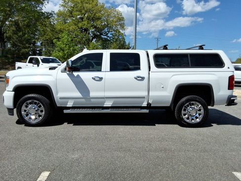 Used 2019 GMC Sierra 2500 Denali w/ Duramax Plus Package AWD/4WD image 8