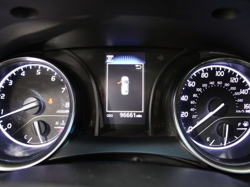 Used 2018 Toyota Camry LE FWD image 28