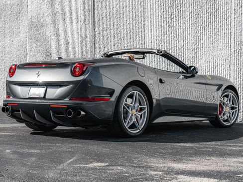 Used 2015 Ferrari California T image 6