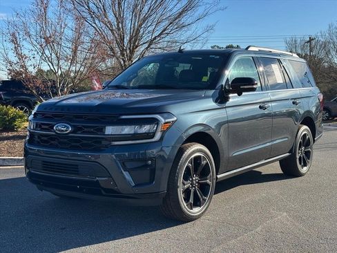 Used 2024 Ford Expedition Limited image 7
