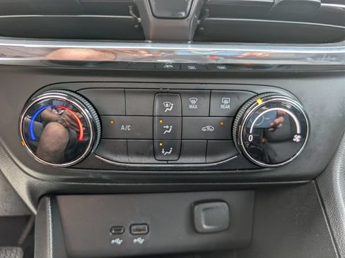 Used 2025 Buick Encore GX Preferred FWD image 24