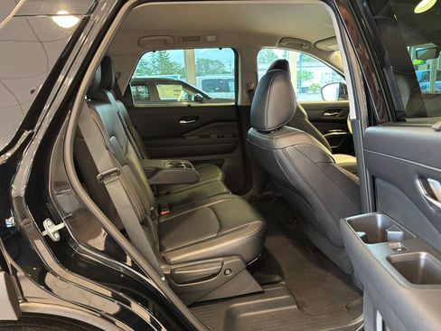 Certified 2024 Nissan Pathfinder SL w/ Cargo Package AWD/4WD image 32