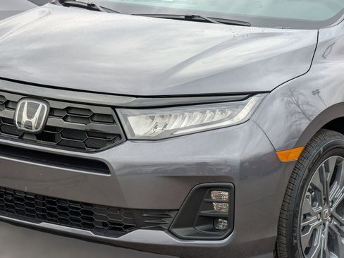 New 2026 Honda Odyssey Touring image 11