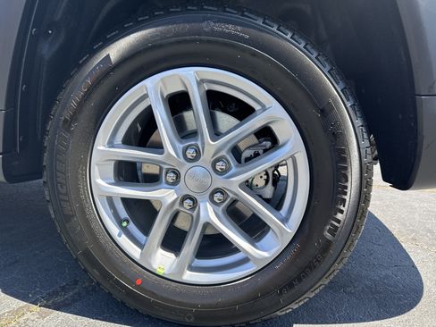 New 2026 Jeep Grand Cherokee Laredo RWD image 22