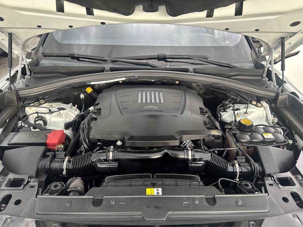 Used 2019 Land Rover Range Rover Velar R-Dynamic SE AWD/4WD image 11