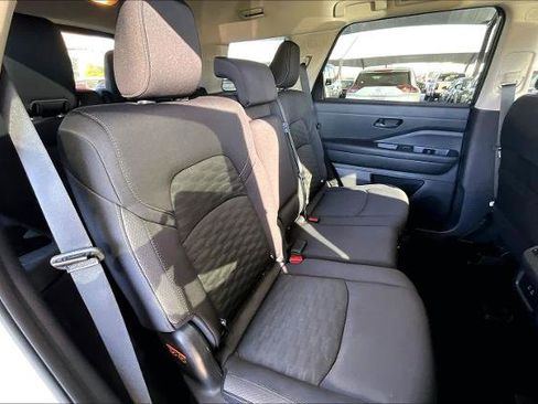 Certified 2024 Nissan Pathfinder SV image 19