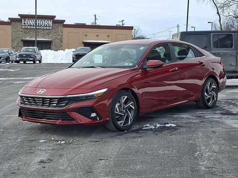 Used 2025 Hyundai Elantra SEL image 3