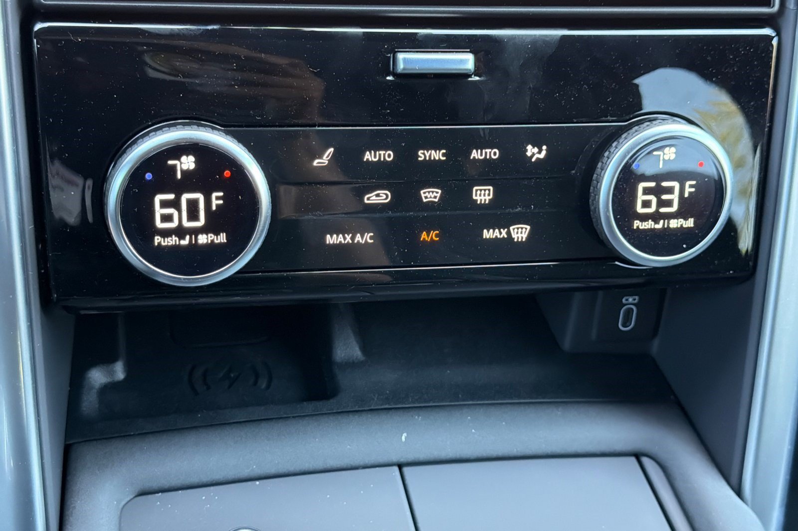 New 2026 Land Rover Discovery Dynamic SE AWD/4WD image 17