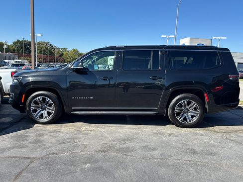 Used 2024 Jeep Wagoneer L Series II w/ Flexible Seating Group image 3