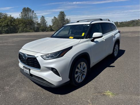 Used 2022 Toyota Highlander Limited AWD/4WD image 1