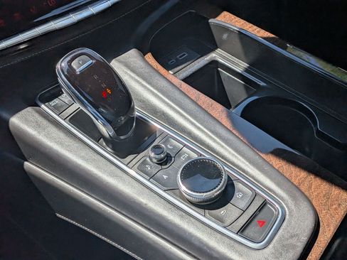 Used 2022 Cadillac Escalade Premium Luxury Platinum AWD/4WD image 24