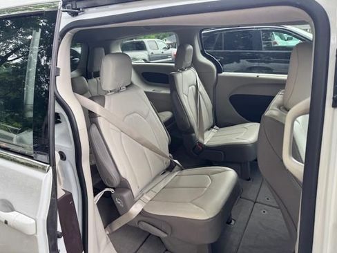 Used 2021 Chrysler Voyager Lxi w/ Cold Weather Group image 9