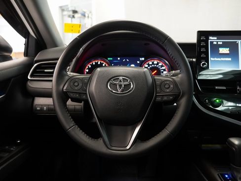 Used 2021 Toyota Camry XSE image 18