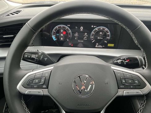 New 2026 Volkswagen Tiguan SE AWD/4WD image 16