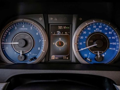 Used 2018 Toyota Sienna XLE image 21