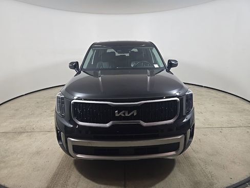 Used 2024 Kia Telluride LX image 3