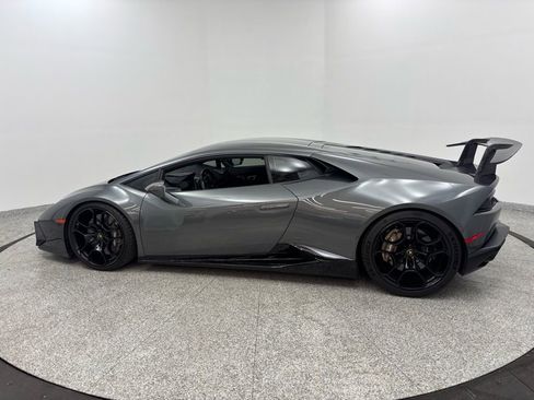 Used 2015 Lamborghini Huracan LP 610-4 AWD/4WD image 3