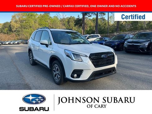 Used 2023 Subaru Forester Premium image 1