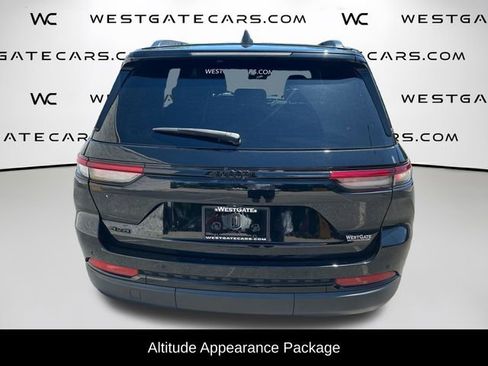 Used 2023 Jeep Grand Cherokee Altitude AWD/4WD image 5