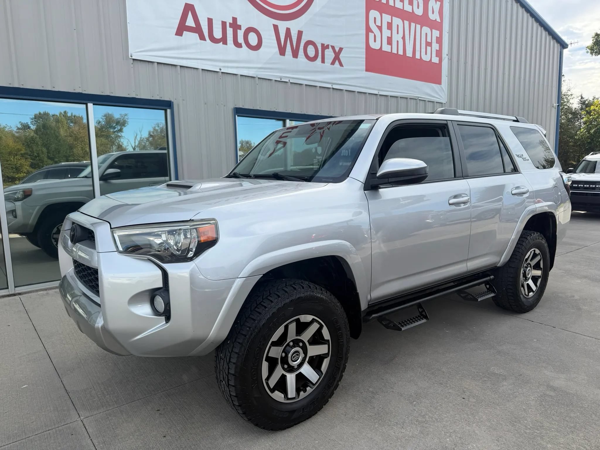 Used 2018 Toyota 4Runner TRD Off-Road AWD/4WD image 2