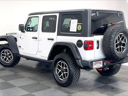 Used 2024 Jeep Wrangler Unlimited Rubicon AWD/4WD image 10