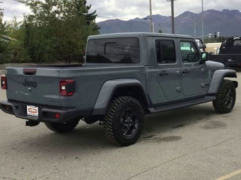 New 2025 Jeep Gladiator Sport image 8