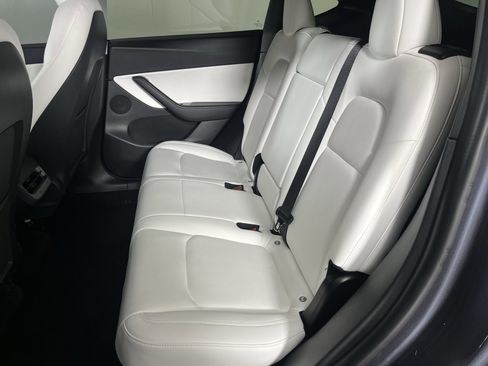 Used 2021 Tesla Model Y Long Range image 18