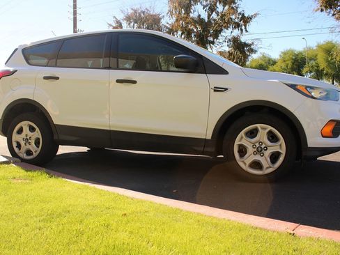 Used 2019 Ford Escape S image 5