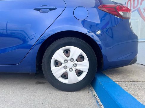 Used 2017 Kia Forte LX FWD image 18