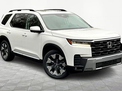 New 2026 Honda Pilot Touring image 3
