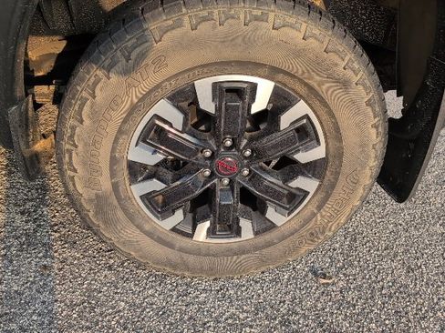 Used 2022 Nissan Frontier PRO-4X w/ Technology Package image 11