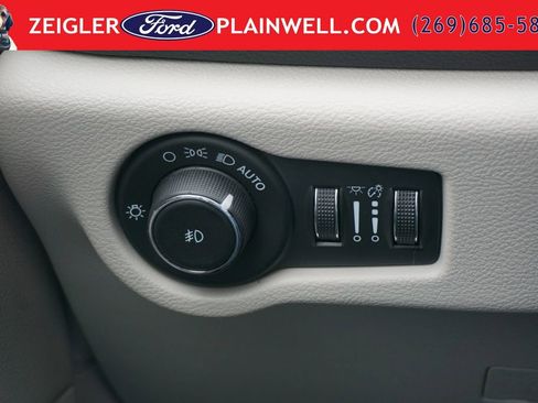 Used 2023 Chrysler Pacifica Limited FWD image 31